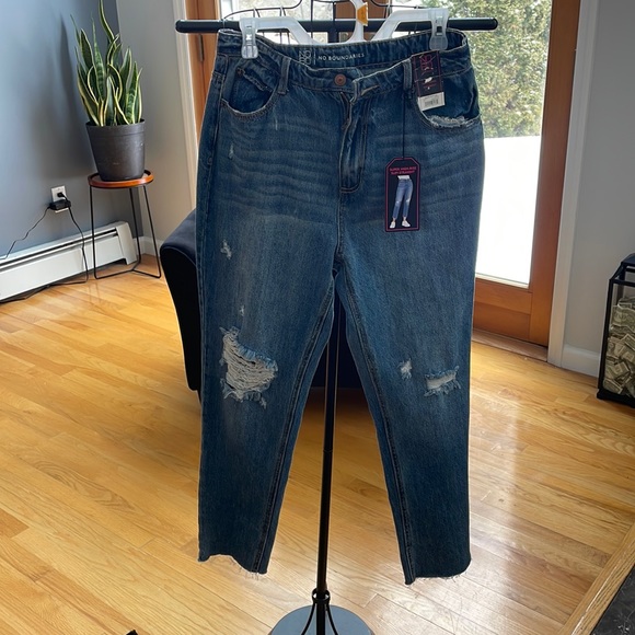 Jeans - Picture 1 of 3